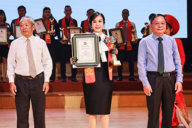 Trang chủ 40 giá trị đúng nghĩa